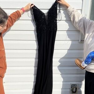 Elegant Black Lace Evening Gown